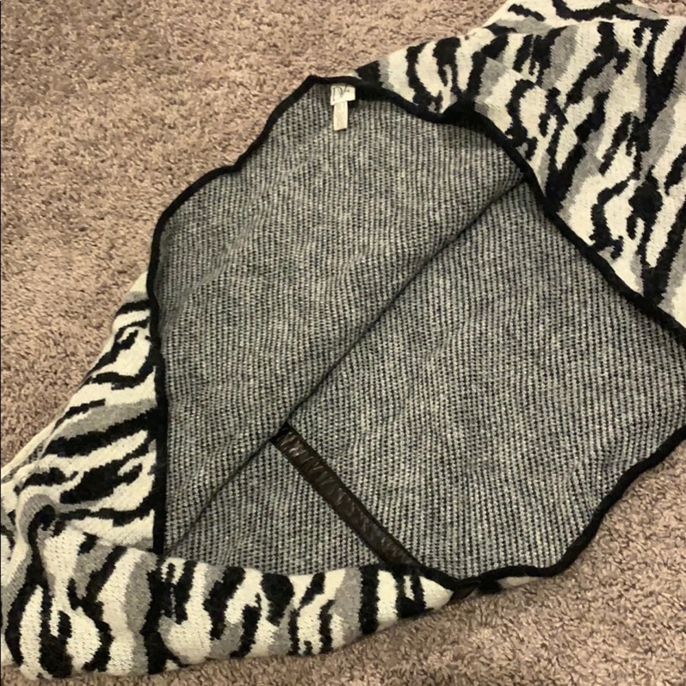 DVF Darrene Wool Circle Scarf with Leather Trim - Picture 4 of 4